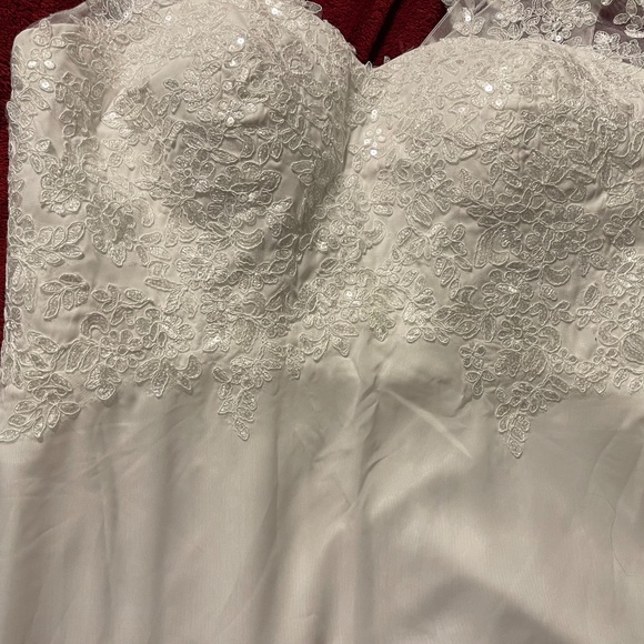 New never worn wedding dress - Picture 6 of 7